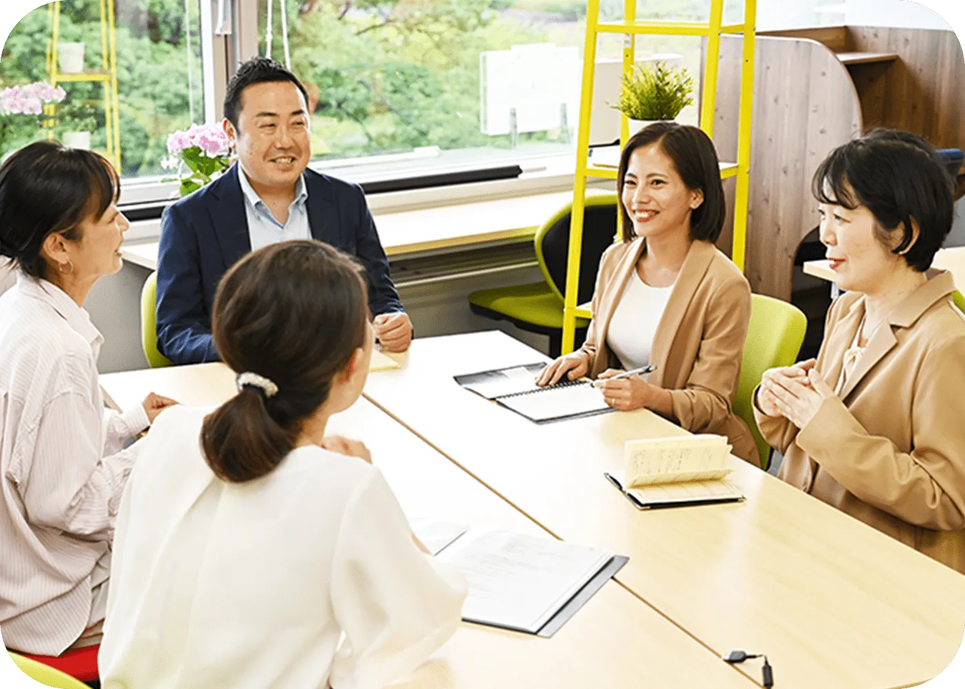 ミーティングしている様子