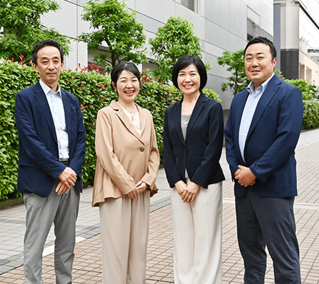 パスセンター職員の集合写真